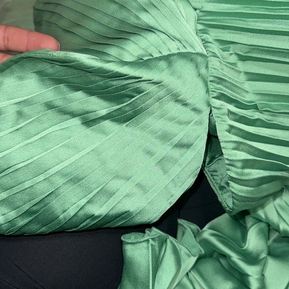 The A&F Giselle Pleated Cutout Maxi Dress - Picture 11 of 11